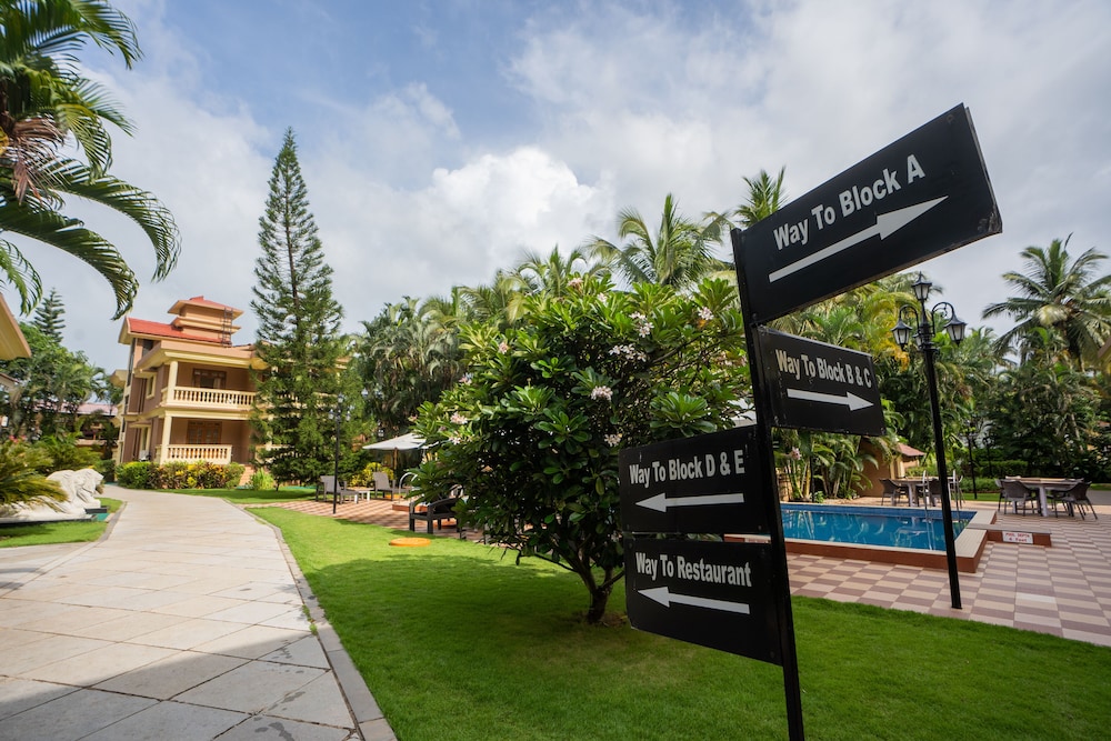 De Mandarin Beach Resort Suites & Villas — Hotel building in Candolim, Goa