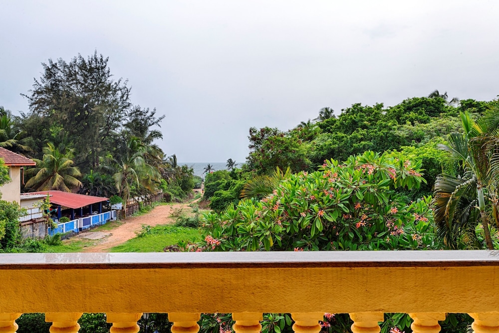 De Mandarin Beach Resort Suites & Villas — Attractions in the area in Candolim, Goa