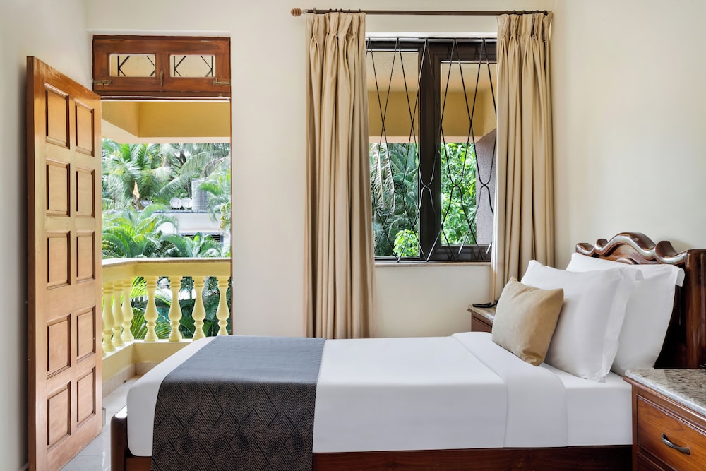 De Mandarin Beach Resort Suites & Villas — Hotel rooms in Candolim, Goa