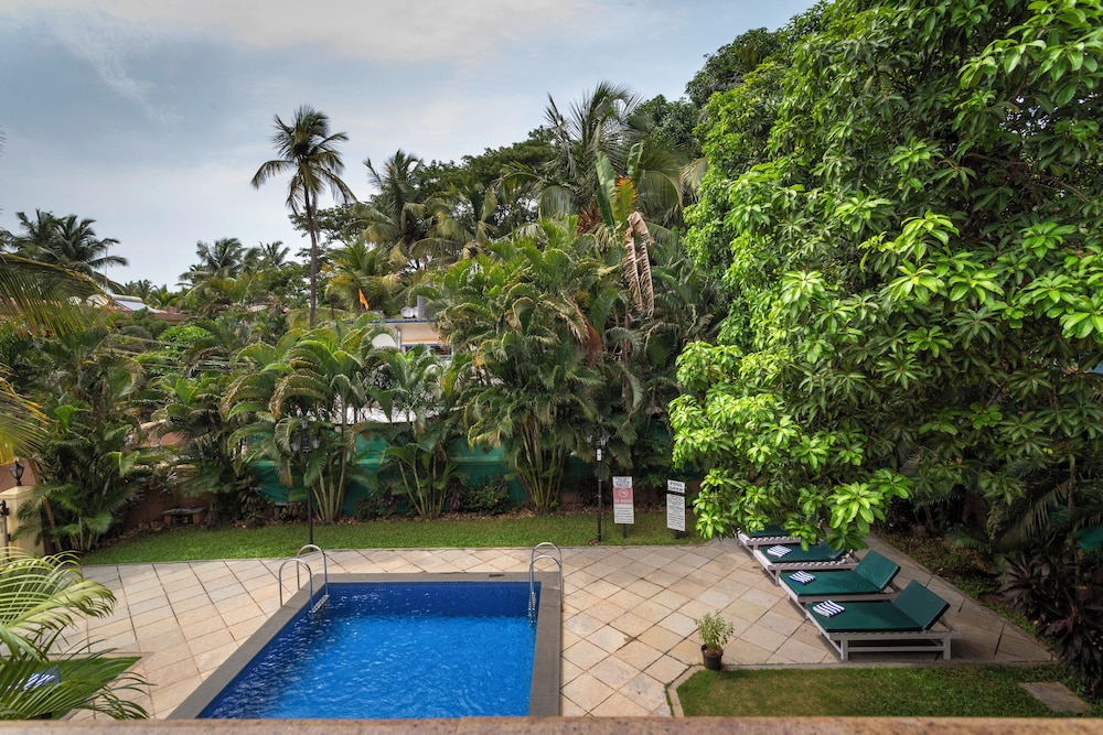 De Mandarin Beach Resort Suites & Villas — Swimming pool in Candolim, Goa