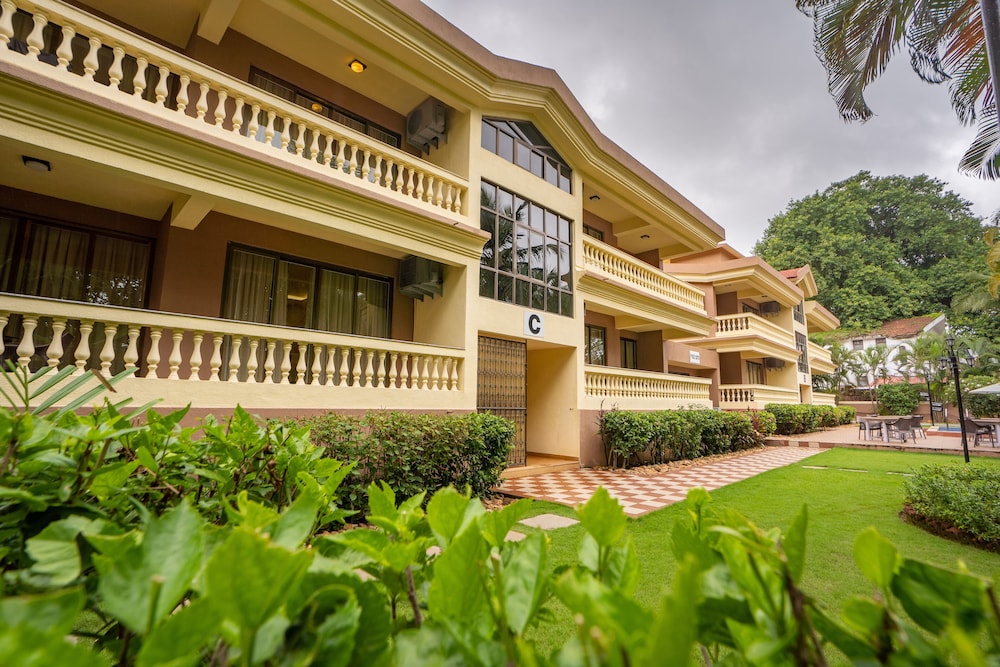 De Mandarin Beach Resort Suites & Villas — Hotel building in Candolim, Goa