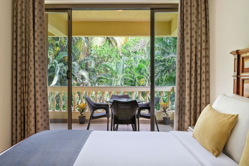 De Mandarin Beach Resort Suites & Villas — Hotel rooms in Candolim, Goa