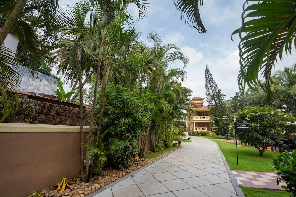 De Mandarin Beach Resort Suites & Villas — Hotel building in Candolim, Goa