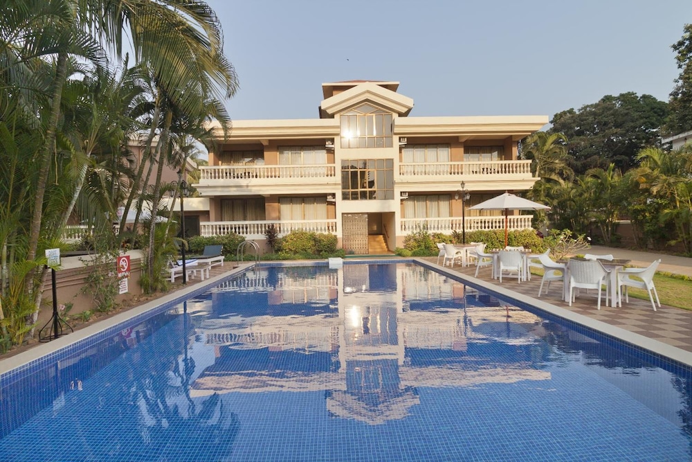 De Mandarin Beach Resort Suites & Villas — Hotel building in Candolim, Goa