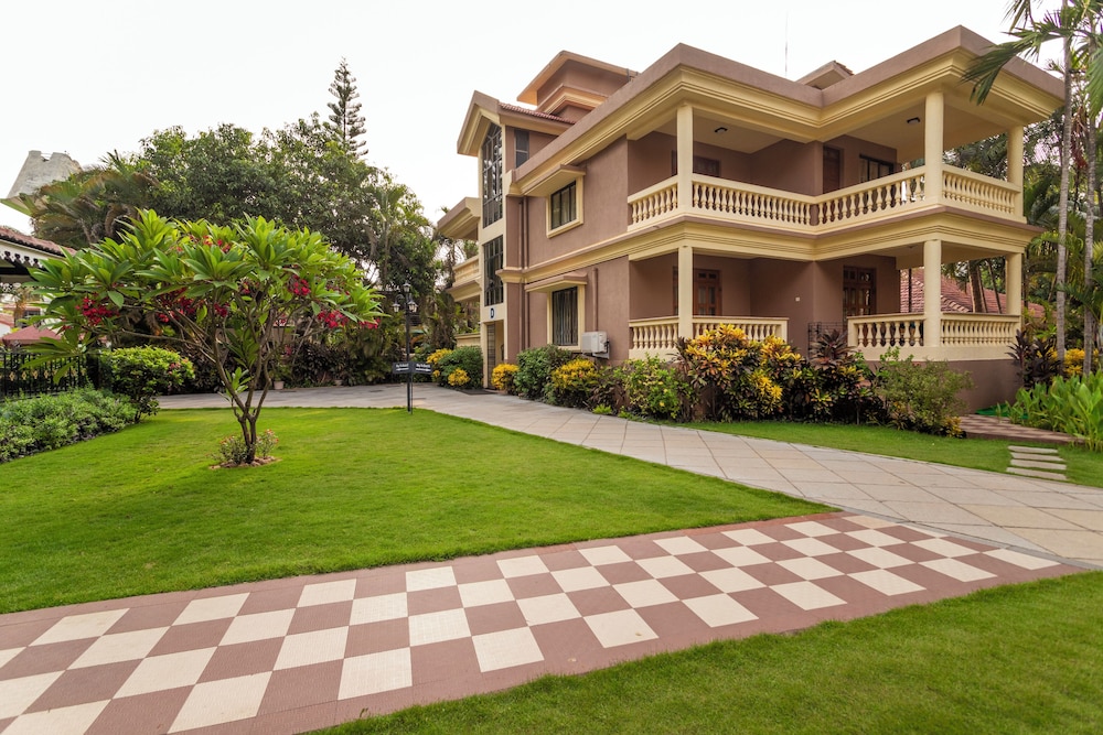 De Mandarin Beach Resort Suites & Villas — Hotel building in Candolim, Goa