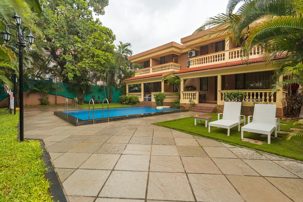 De Mandarin Beach Resort Suites & Villas — Hotel building in Candolim, Goa