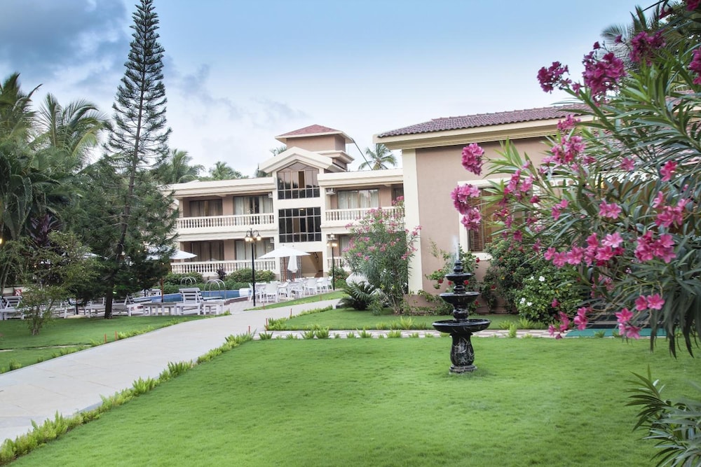 De Mandarin Beach Resort Suites & Villas — Hotel building in Candolim, Goa