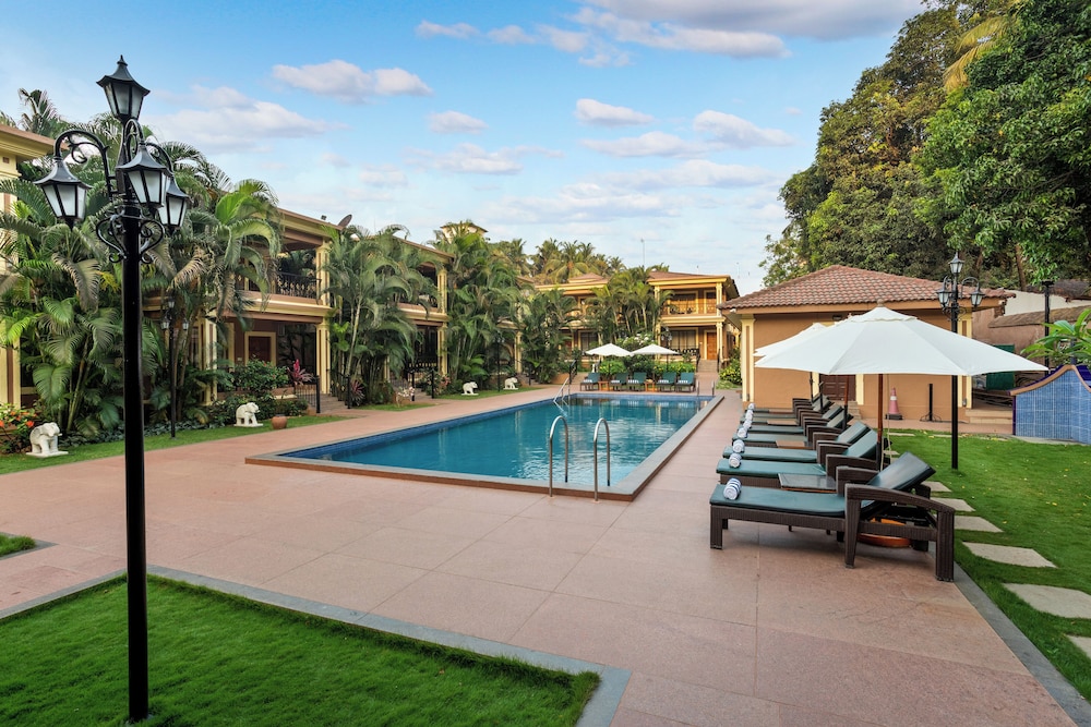 Seashell Suites and Villas — Swimming pool in Candolim, Goa