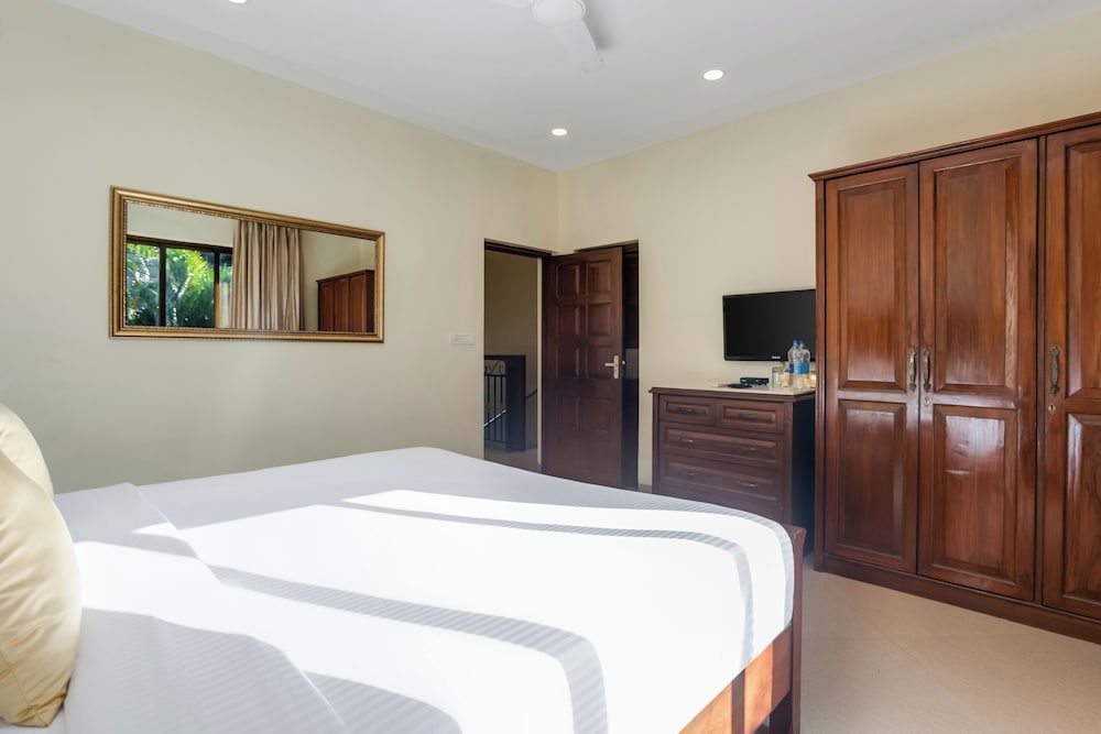 Seashell Suites and Villas — Hotel rooms in Candolim, Goa