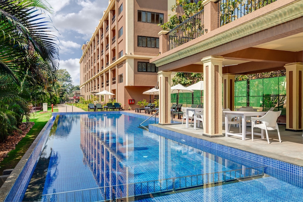 Seashell Suites and Villas — Swimming pool in Candolim, Goa