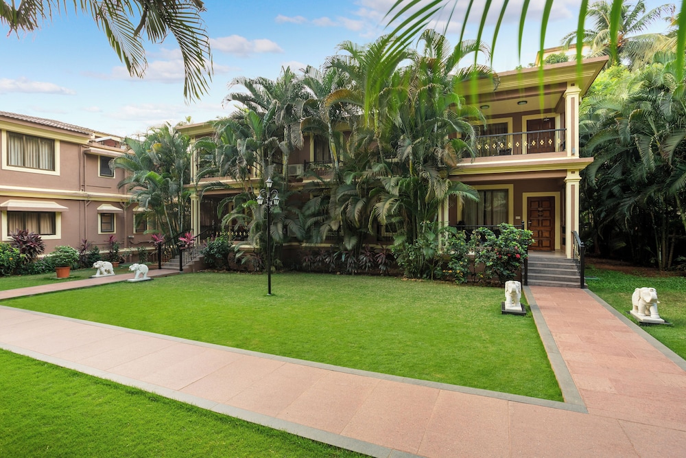 Seashell Suites and Villas — Hotel building in Candolim, Goa