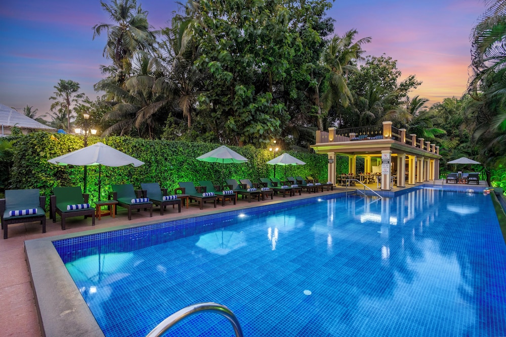 Seashell Suites and Villas — Swimming pool in Candolim, Goa