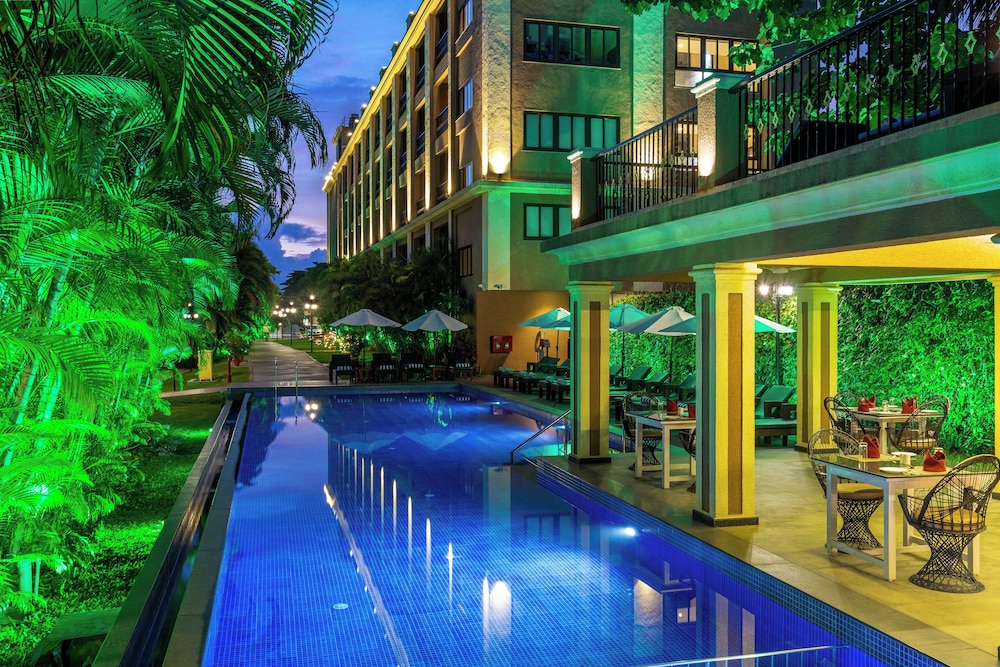 Seashell Suites and Villas — Hotel building in Candolim, Goa