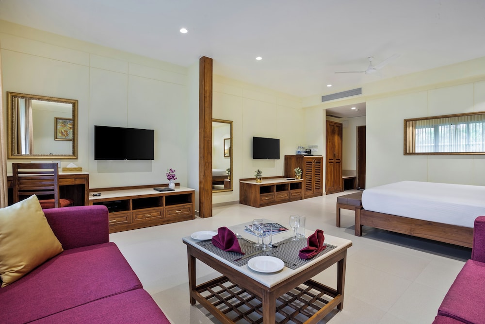 Seashell Suites and Villas — Hotel rooms in Candolim, Goa