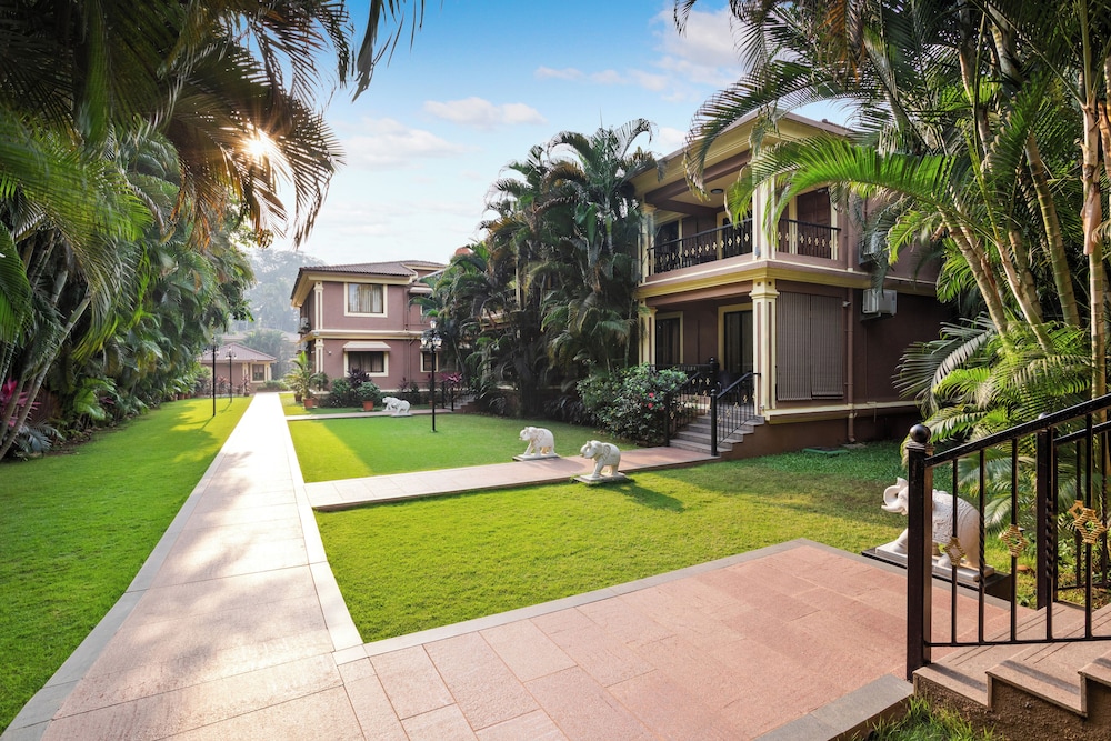Seashell Suites and Villas — Hotel building in Candolim, Goa