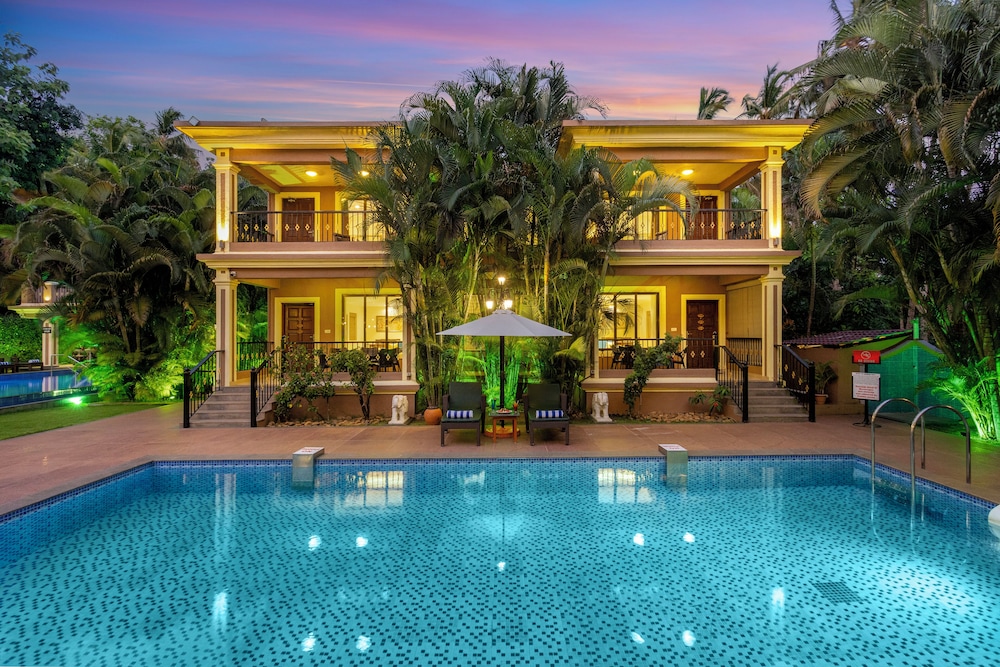 Seashell Suites and Villas — Swimming pool in Candolim, Goa