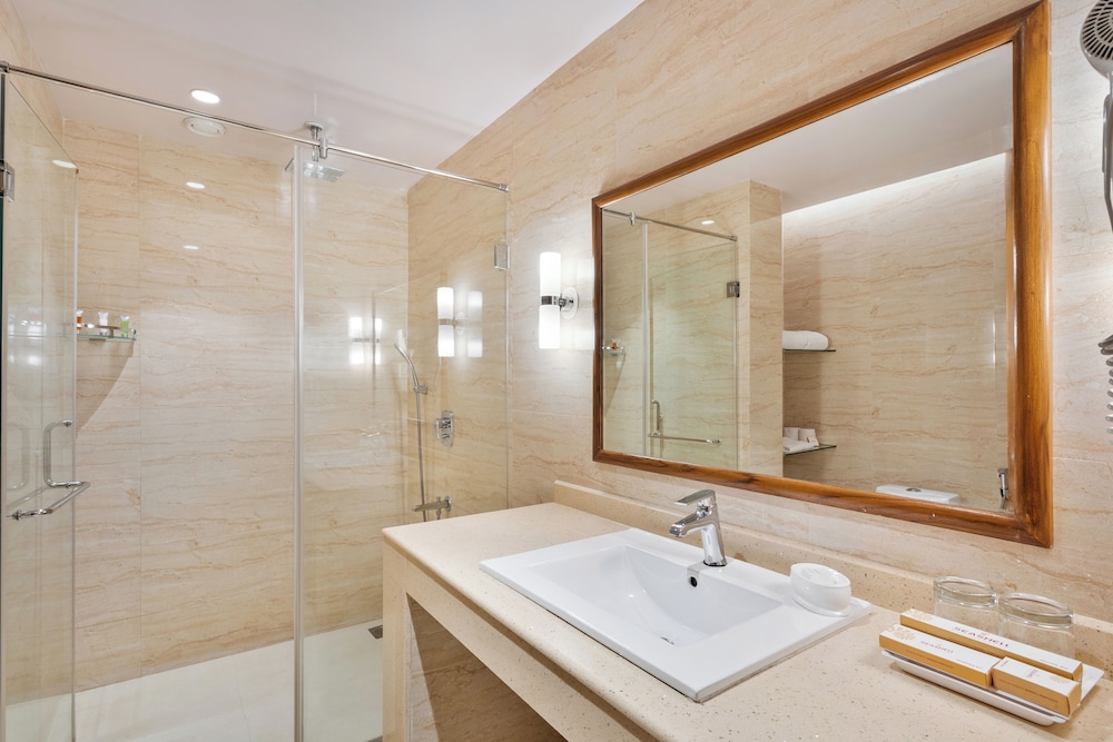 Seashell Suites and Villas — Hotel rooms in Candolim, Goa
