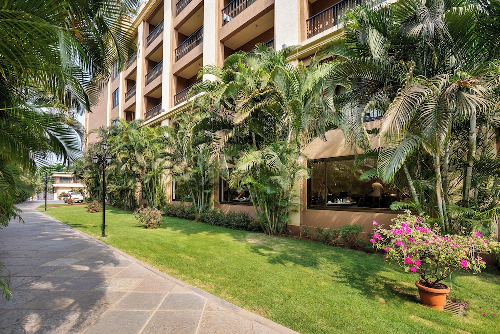 Seashell Suites and Villas — Hotel building in Candolim, Goa