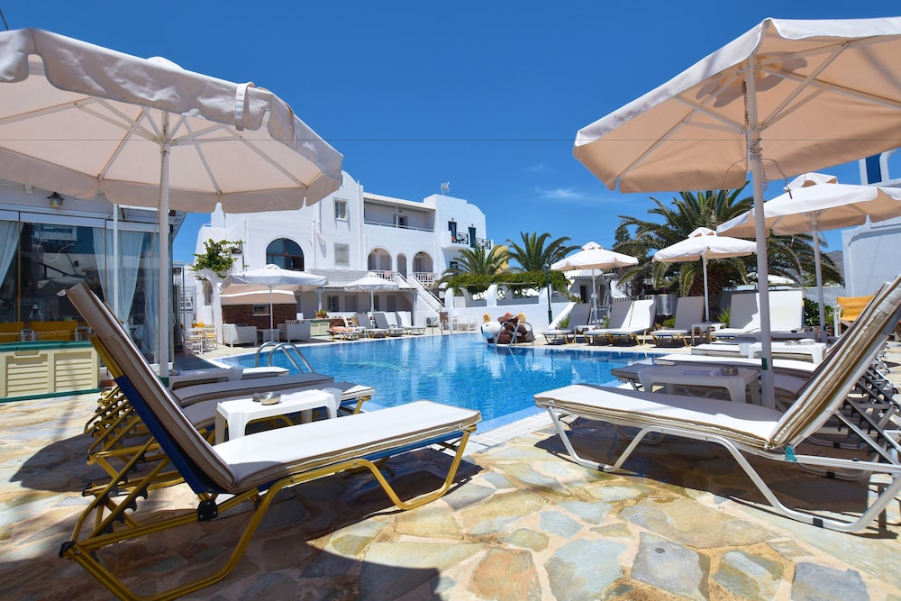 Rodakas Hotel — Swimming pool in Akrotiri, South Aegean