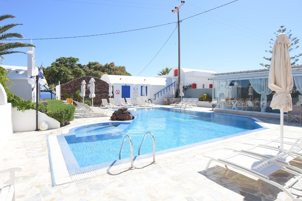 Rodakas Hotel — Swimming pool in Akrotiri, South Aegean