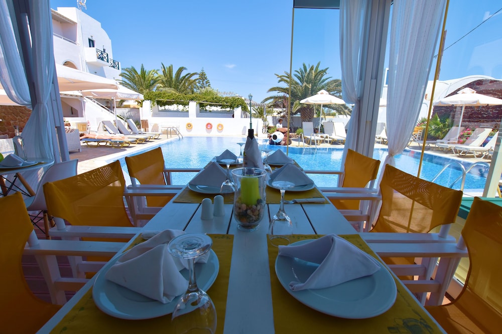 Rodakas Hotel — Restaurant & bars in Akrotiri, South Aegean