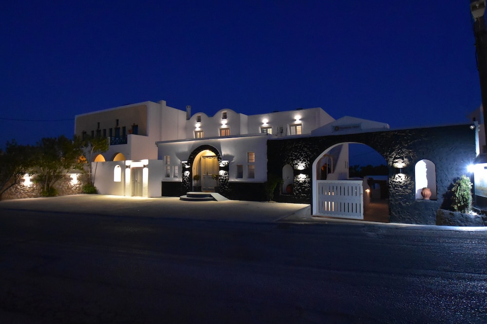 Rodakas Hotel — Hotel building in Akrotiri, South Aegean