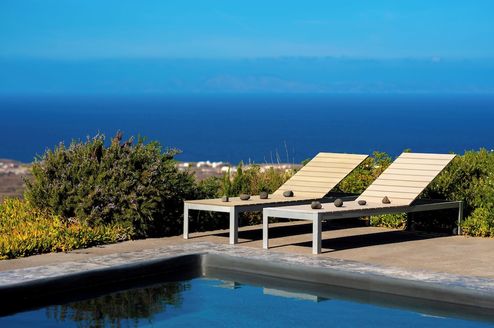 270 Oia's View — Swimming pool in Oia, South Aegean