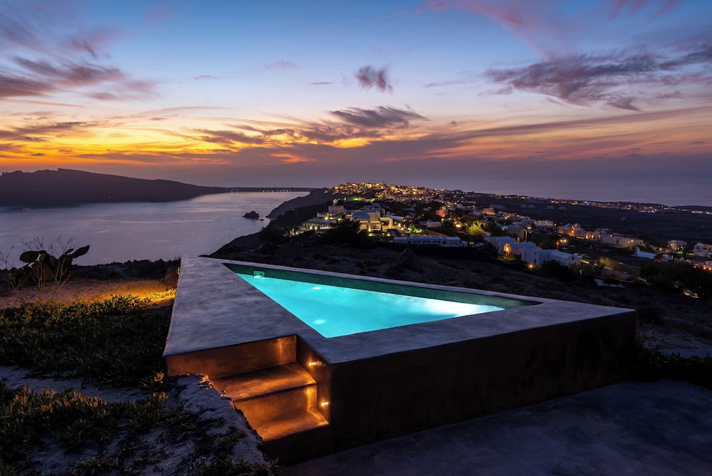 270 Oia's View — Swimming pool in Oia, South Aegean