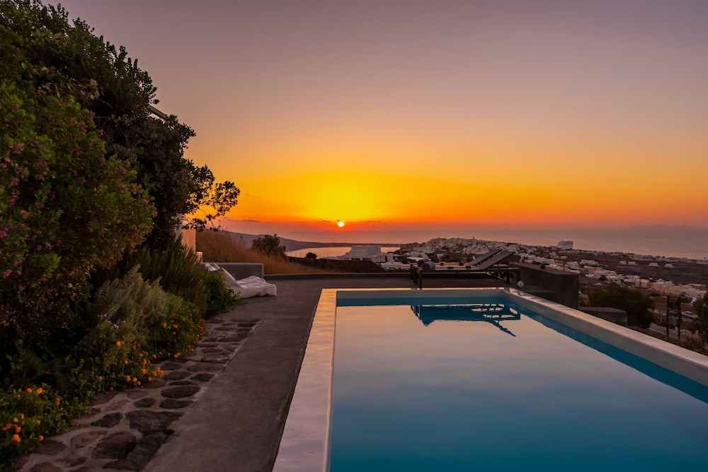 270 Oia's View — Swimming pool in Oia, South Aegean