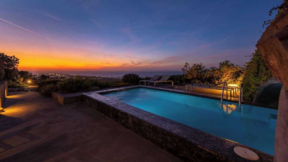 270 Oia's View — Swimming pool in Oia, South Aegean