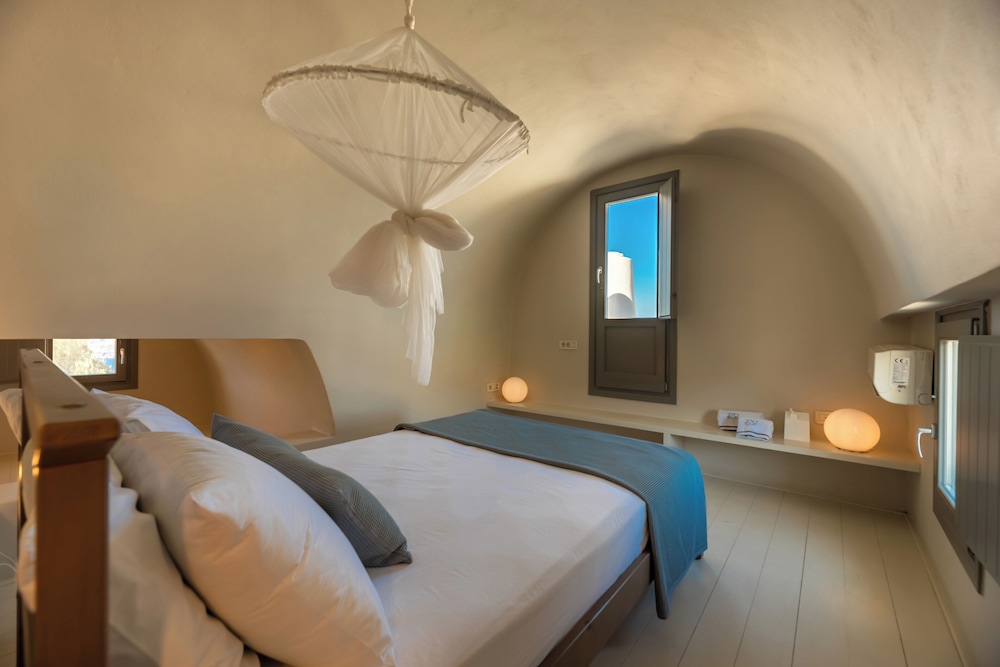 270 Oia's View — Hotel rooms in Oia, South Aegean