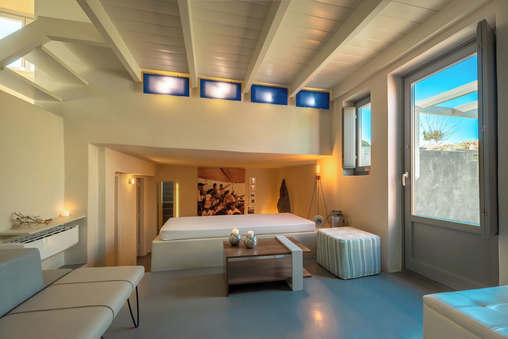 270 Oia's View — Hotel rooms in Oia, South Aegean