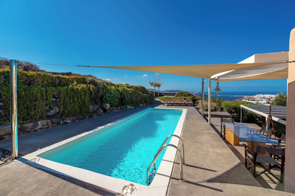 270 Oia's View — Swimming pool in Oia, South Aegean