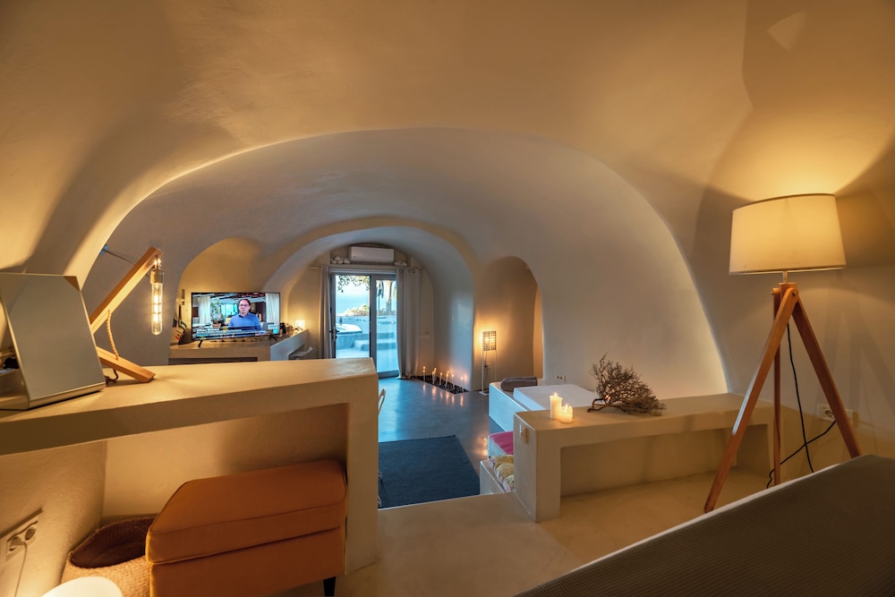 270 Oia's View — Hotel rooms in Oia, South Aegean