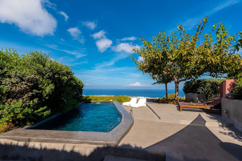 270 Oia's View — Swimming pool in Oia, South Aegean