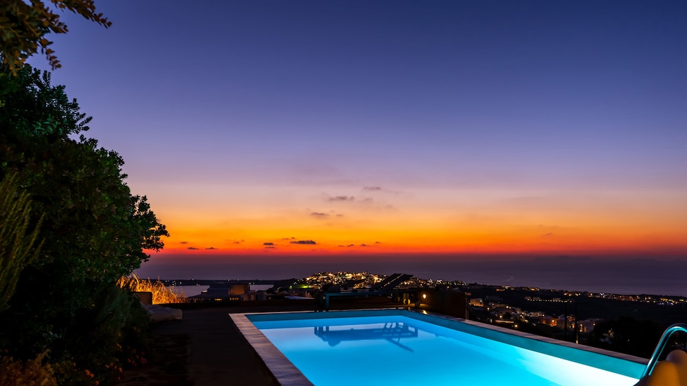 270 Oia's View — Swimming pool in Oia, South Aegean