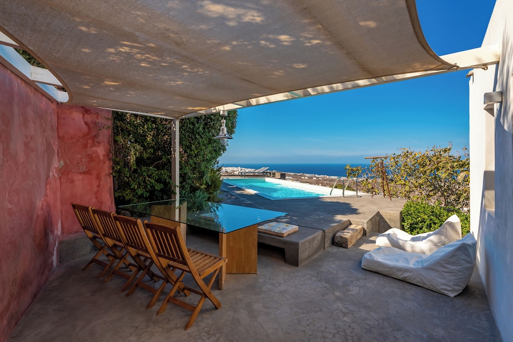 270 Oia's View — Swimming pool in Oia, South Aegean