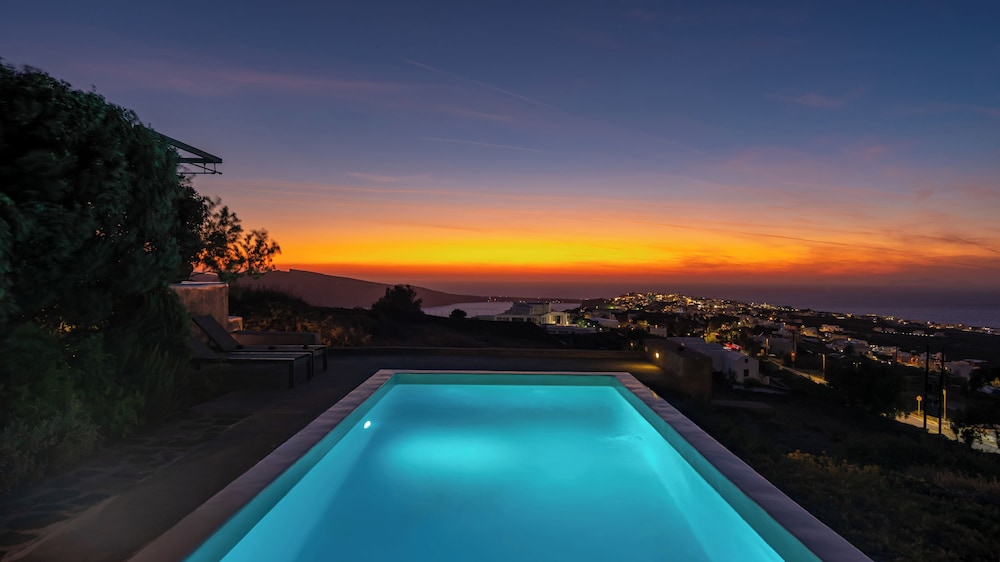 270 Oia's View — Swimming pool in Oia, South Aegean