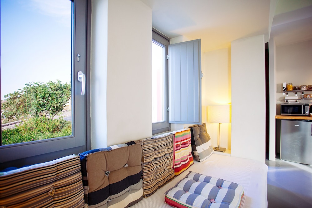 270 Oia's View — Hotel rooms in Oia, South Aegean