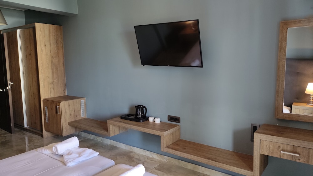 California Beach Hotel - Adults only — Hotel rooms in Laganas, Ionian Islands