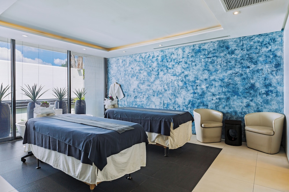 Kata Rocks — Hotel rooms in Karon, Phuket Province