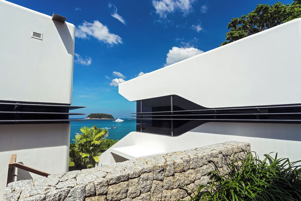 Kata Rocks — Hotel building in Karon, Phuket Province