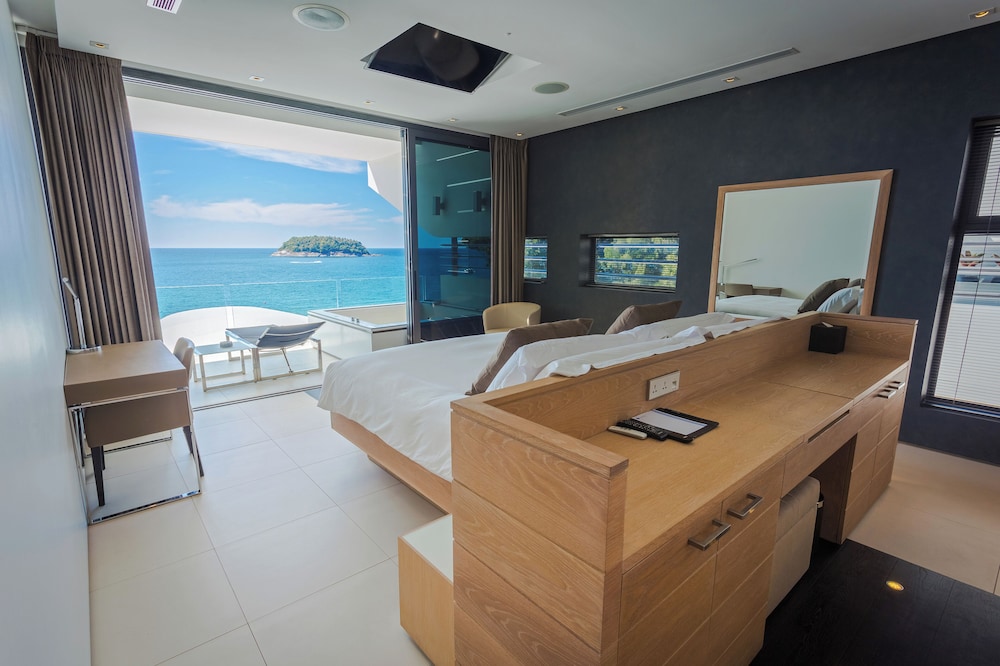 Kata Rocks — Hotel rooms in Karon, Phuket Province
