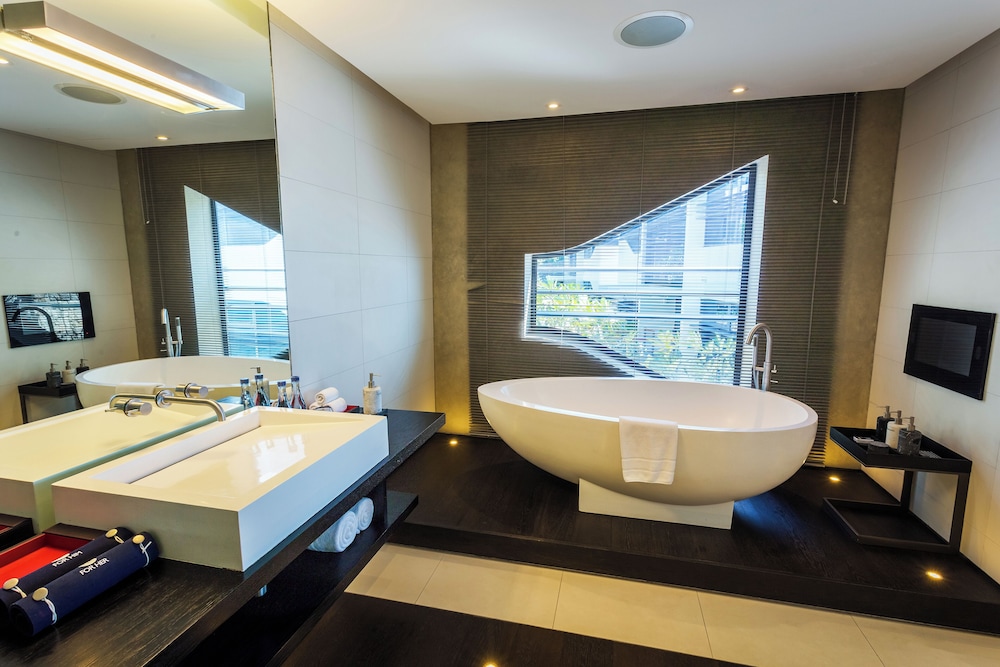 Kata Rocks — Hotel rooms in Karon, Phuket Province