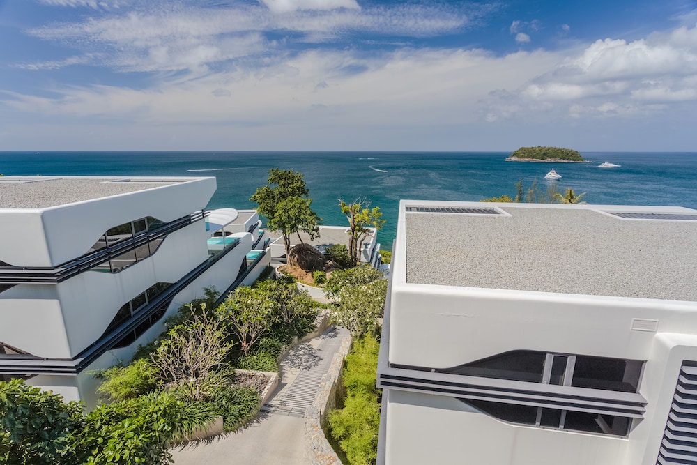 Kata Rocks — Hotel building in Karon, Phuket Province