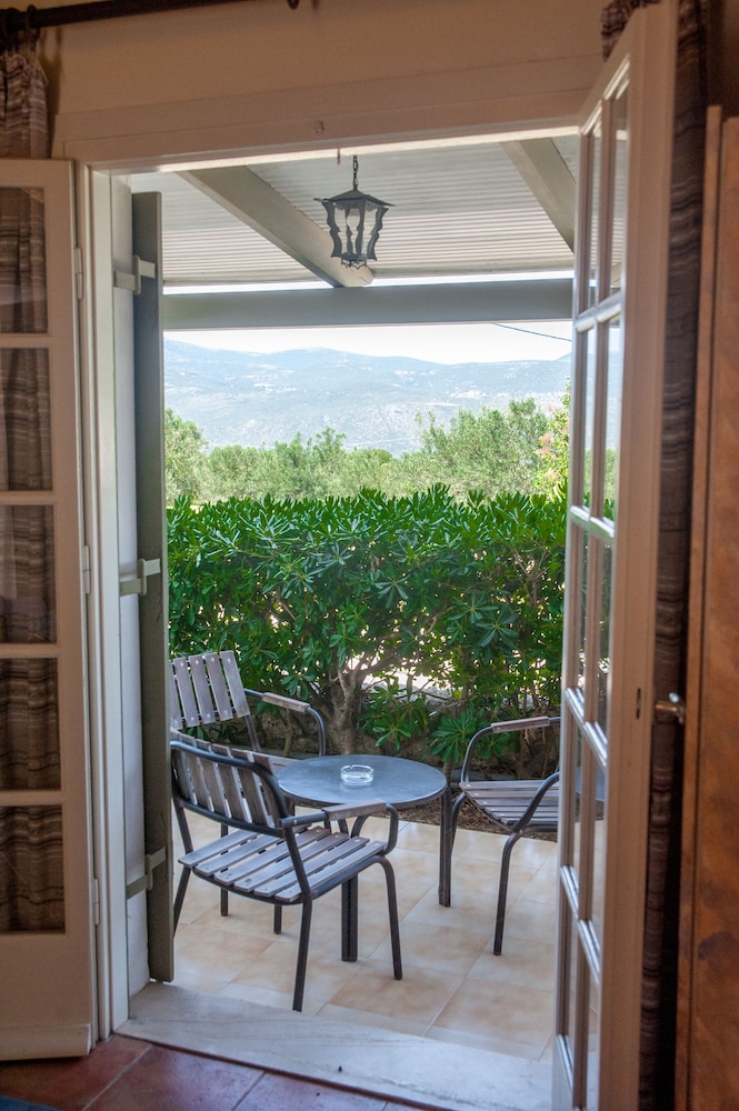 Mouikis Sun Village — Hotel rooms in Lakíthra, Ionian Islands