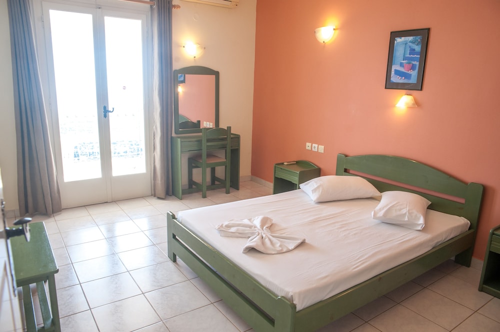 Mouikis Sun Village — Hotel rooms in Lakíthra, Ionian Islands