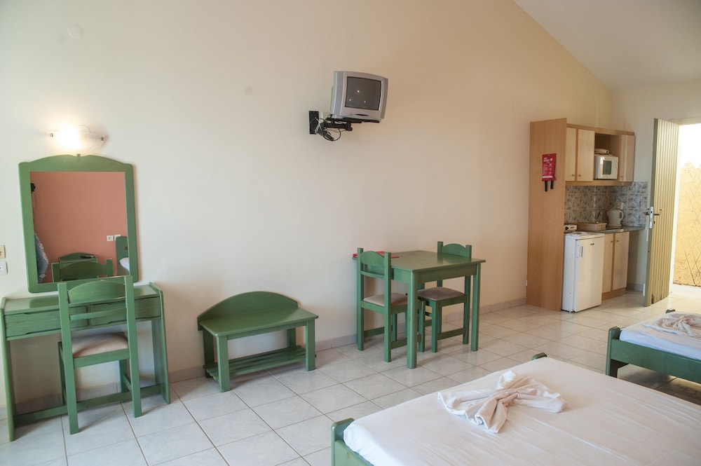 Mouikis Sun Village — Hotel rooms in Lakíthra, Ionian Islands