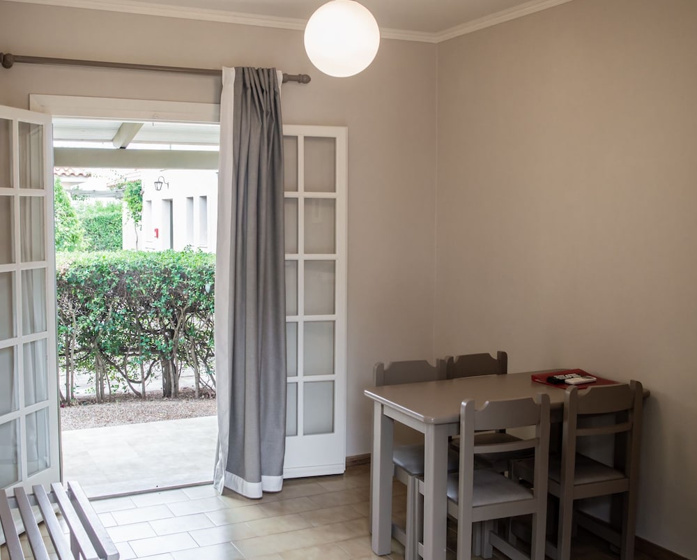 Mouikis Sun Village — Hotel rooms in Lakíthra, Ionian Islands