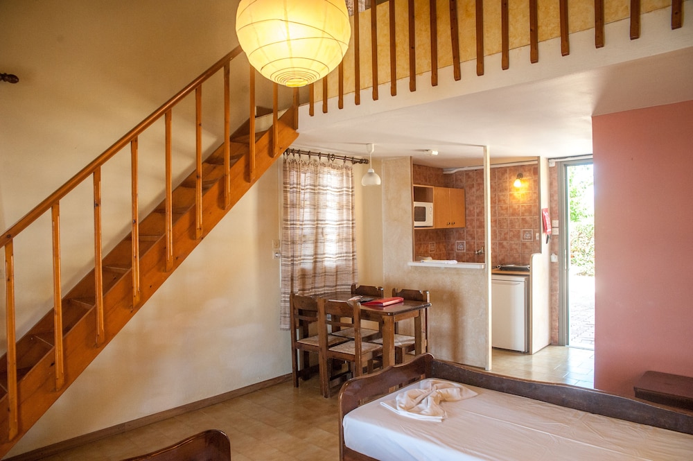 Mouikis Sun Village — Hotel rooms in Lakíthra, Ionian Islands